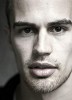 photo Theo James